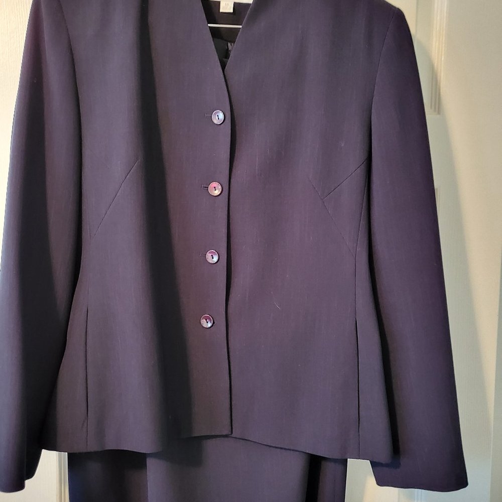 Women's Skirt Suit